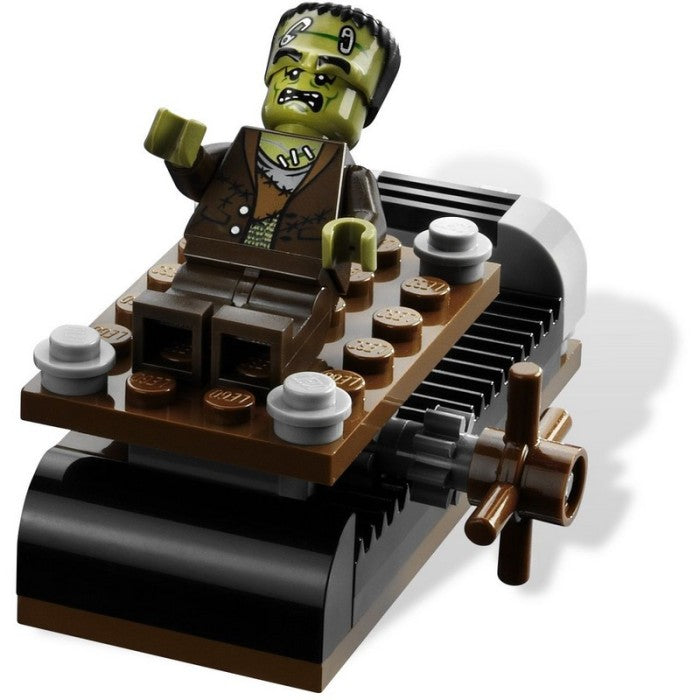LEGO 9466 - Monster Fighters - The Crazy Scientist and His Monster