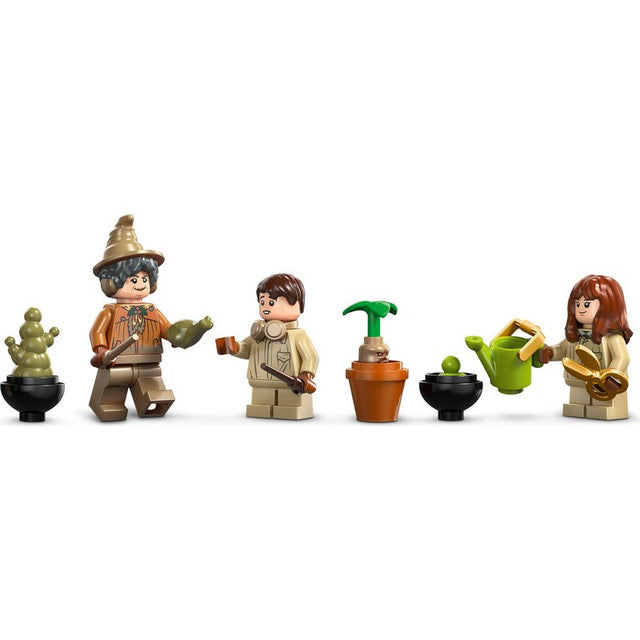LEGO 76445 - Harry Potter - Hogwarts Castle: Herbology Class